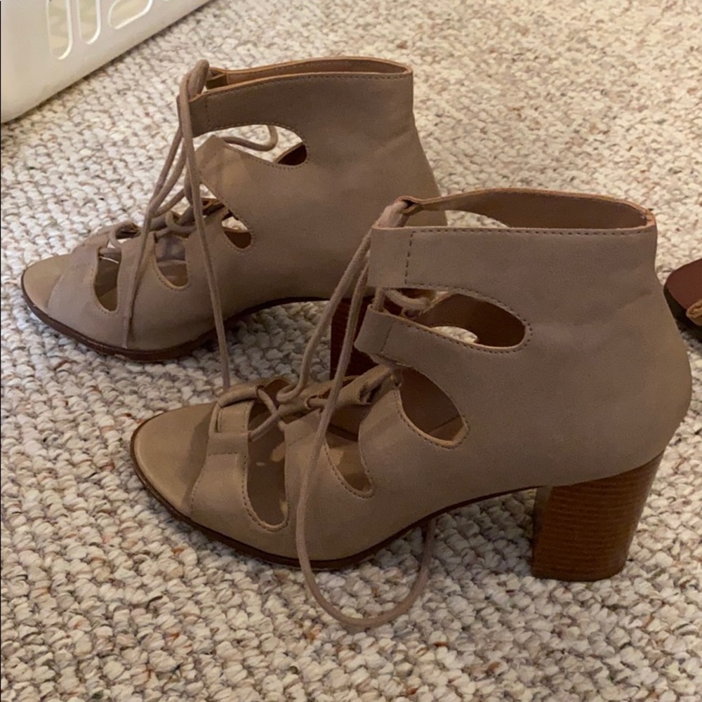 Heels - Picture 2 of 3